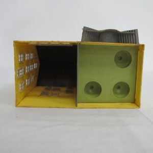 Yellow building - Image 7