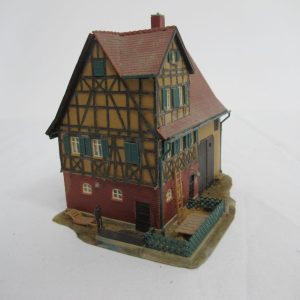 House with garage and yard - Image 3