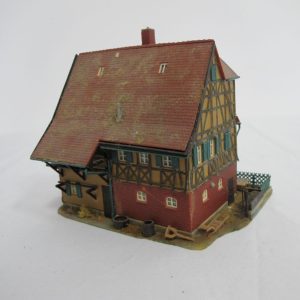 House with garage and yard - Image 4