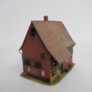 House with garage and yard - Image 5