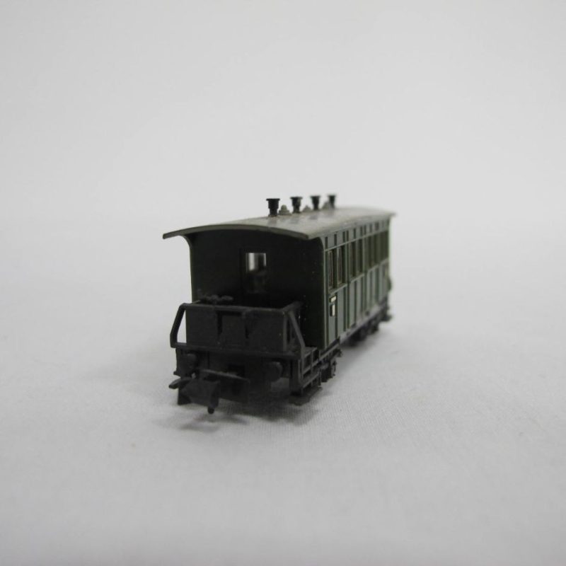 Green passenger car - Image 3