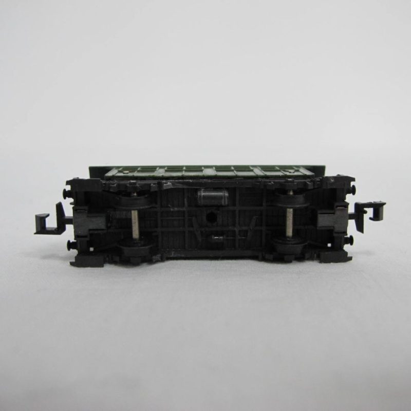 Green passenger car - Image 6