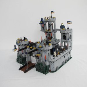 King's Castle Siege. Complete with instructions, no box - Image 22