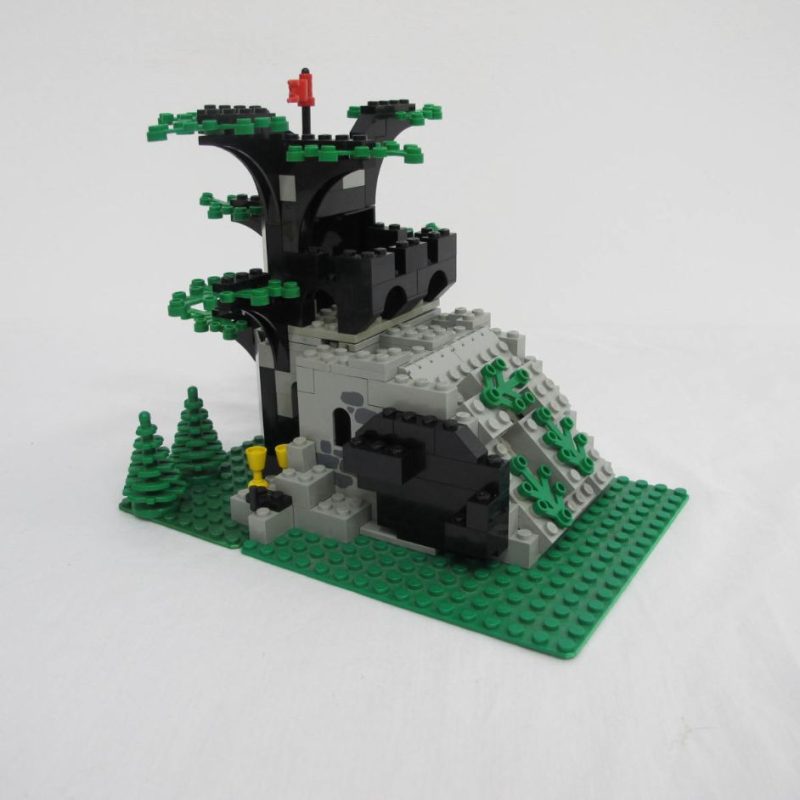 Camouflaged Outpost. Complete and with instructions, no box. Including rear black feather - Image 2