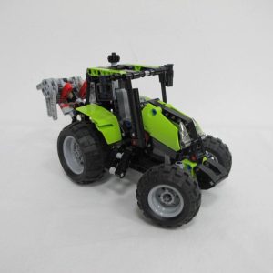 Tractor. Complete with both instructions and extra parts, no box - Image 2