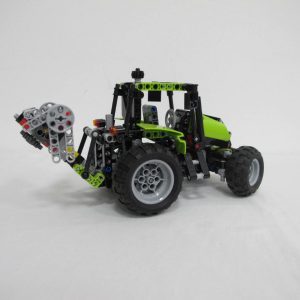 Tractor. Complete with both instructions and extra parts, no box - Image 3