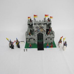 King's Castle. Complete with instructions, no box - Image 2