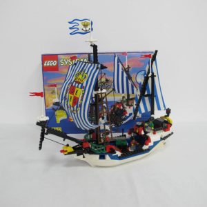 Armada Flagship. Complete with instructions and box - Image 4