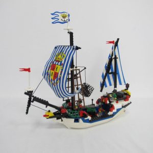 Armada Flagship. Complete with instructions and box - Image 5