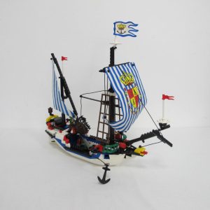 Armada Flagship. Complete with instructions and box - Image 7