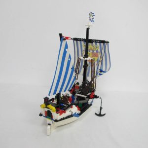 Armada Flagship. Complete with instructions and box - Image 8