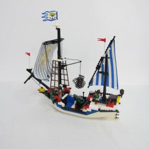 Armada Flagship. Complete with instructions and box - Image 9