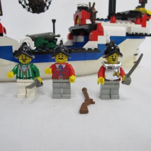 Armada Flagship. Complete with instructions and box - Image 10