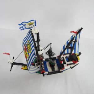 Armada Flagship. Complete with instructions and box - Image 12