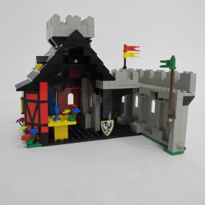 Guarded Inn. Complete with instructions, no box - Image 4