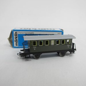 Tin passenger car green