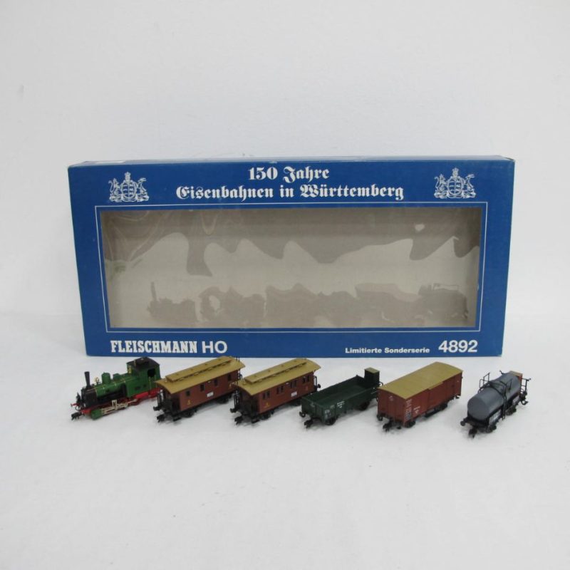 Goods set with Württembergische Nebenbahn steam locomotive T3