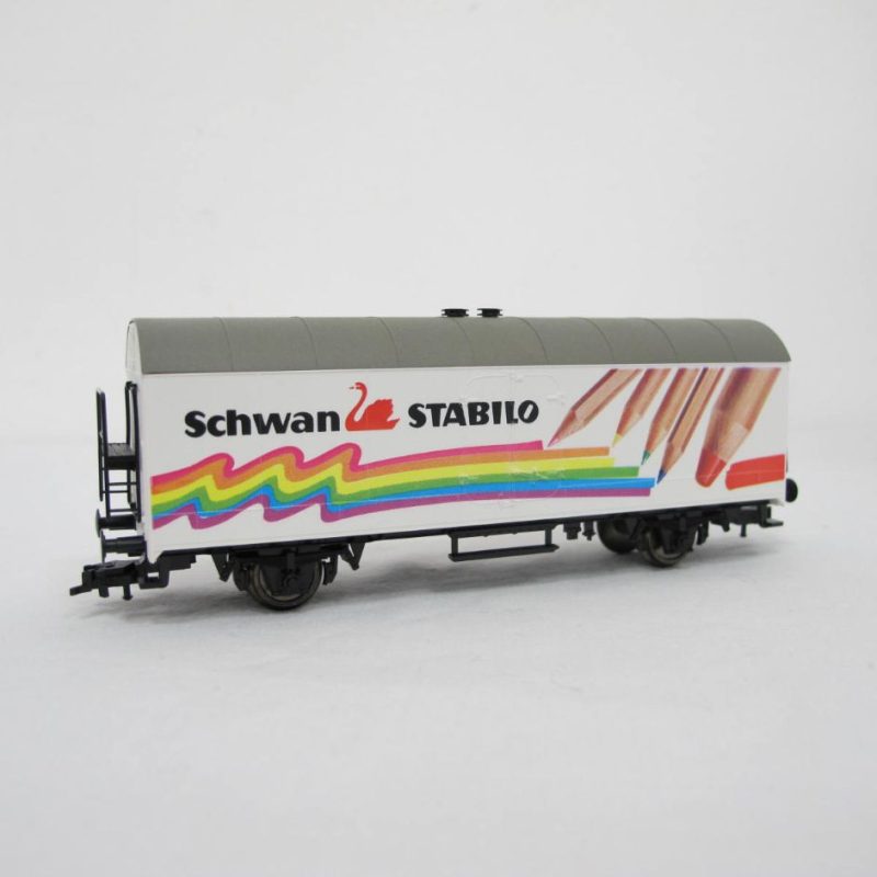 Stabilo rolling painting studio - Image 14