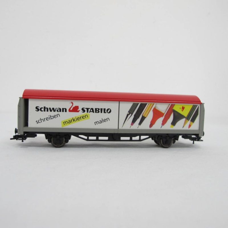 Stabilo rolling painting studio - Image 26