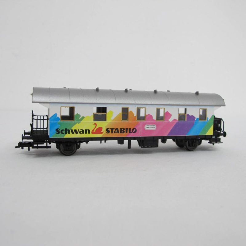 Stabilo rolling painting studio - Image 3