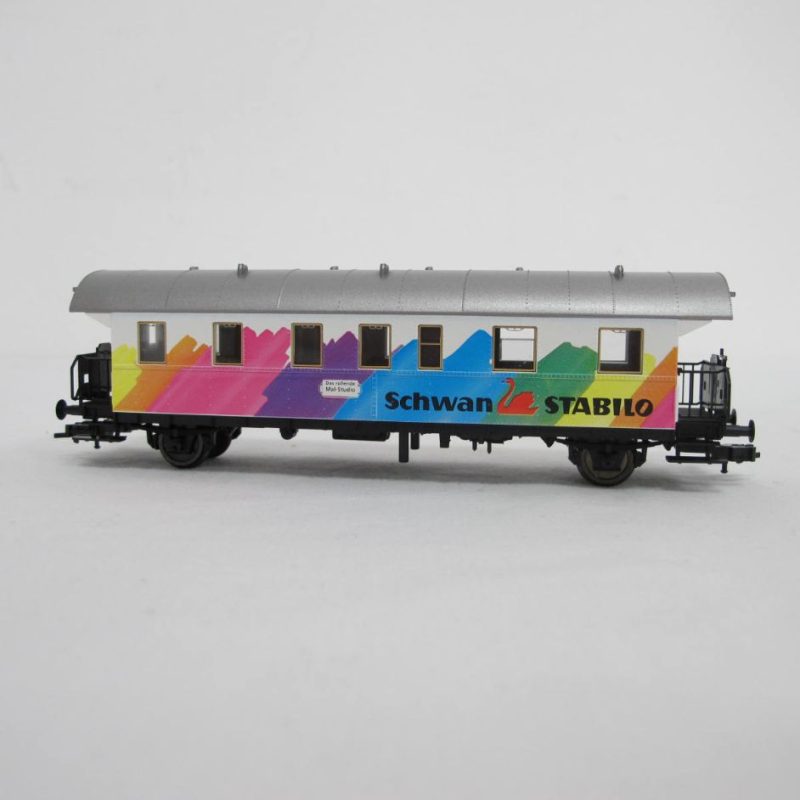Stabilo rolling painting studio - Image 5