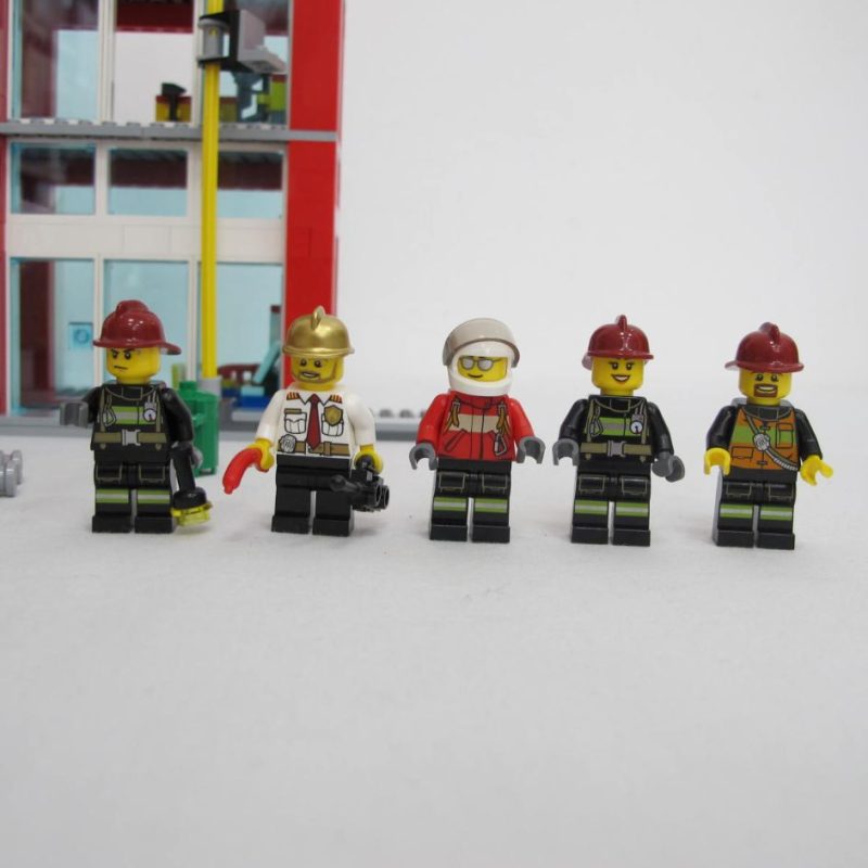 Fire Station. Complete with instructions, no box - Image 6