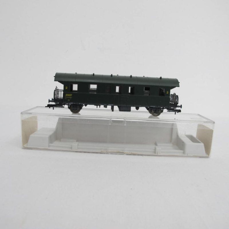 Passenger car SNCF 2nd class green