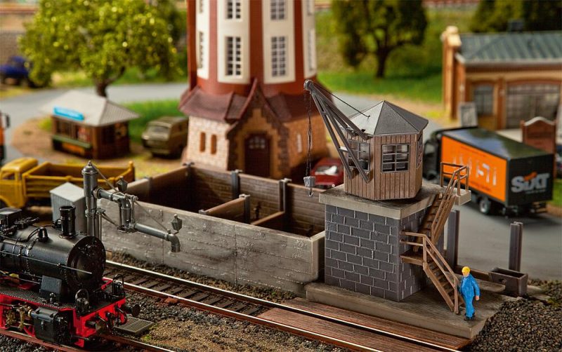 Small railway set with servo drive