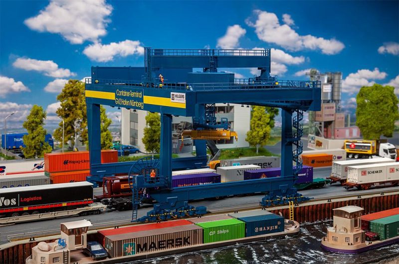 Container bridge GVZ harbour Nür