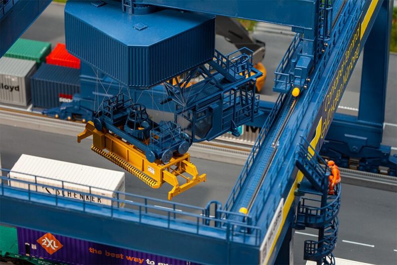 Container bridge GVZ harbour Nür - Image 9