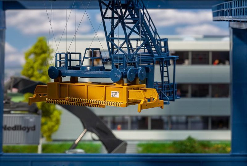 Container bridge GVZ harbour Nür - Image 3