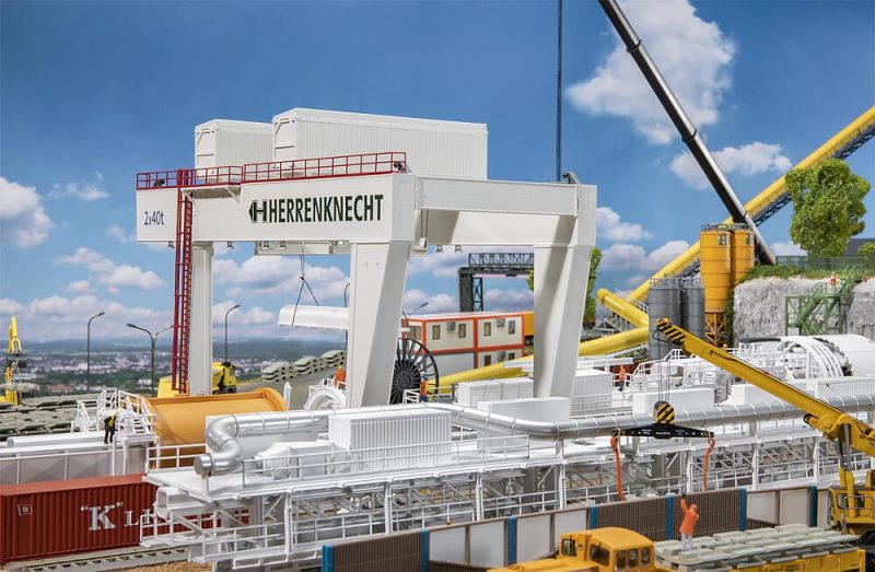 Large gantry crane - Image 7