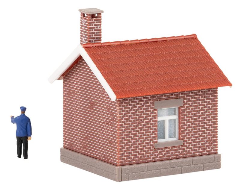 Railway shack with railway attendant - Image 4