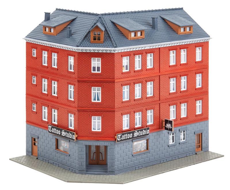 City corner house with tattoo parlour - Image 3