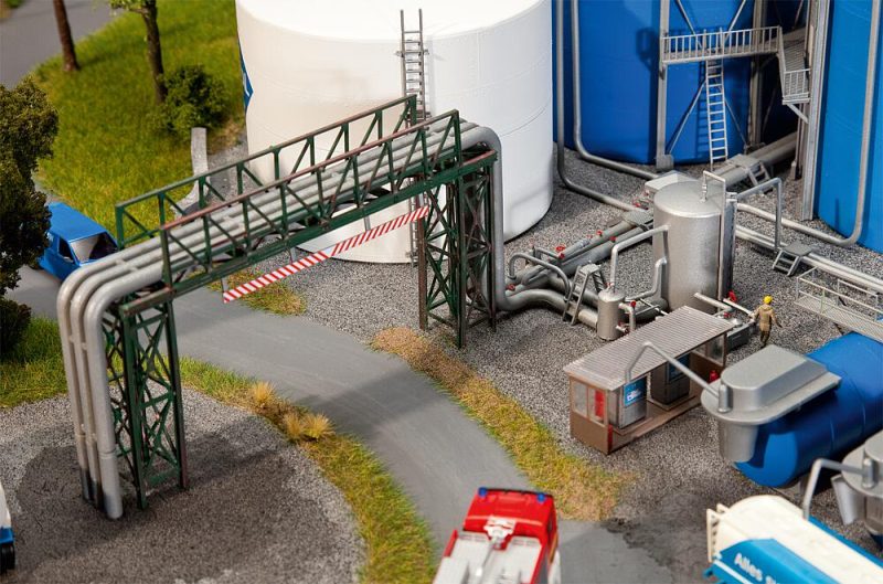 Pipelines and filling plant