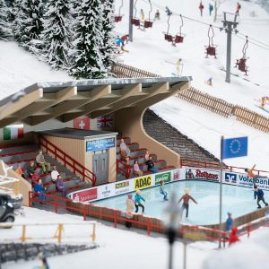 Artificial ice rink with moving figure - Image 6