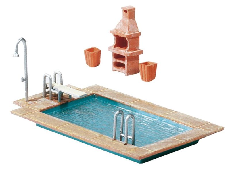 Swimming pool and garden shed - Image 2