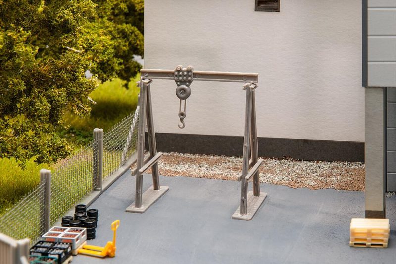 Small gantry crane