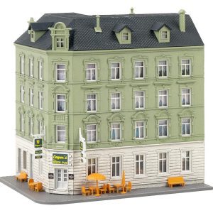 Townhouse with pub - Image 4