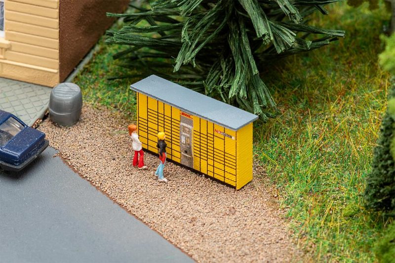 2 DHL packing stations