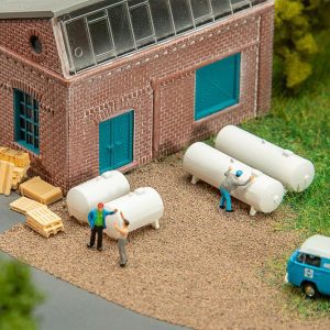 4 gas tanks