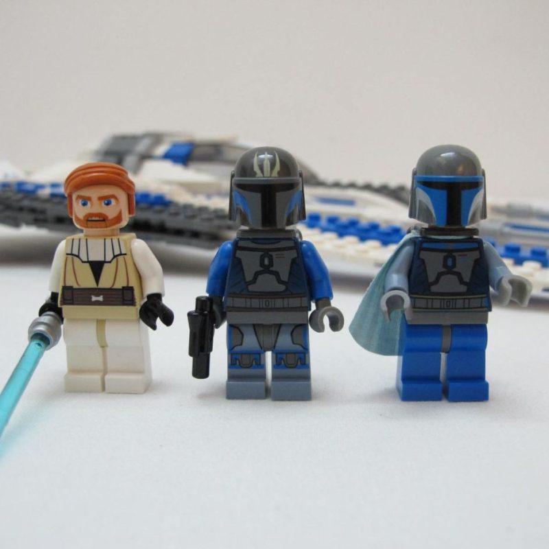 Pre Vizsla's Mandalorian Fighter. Complete with instructions and box - Image 13