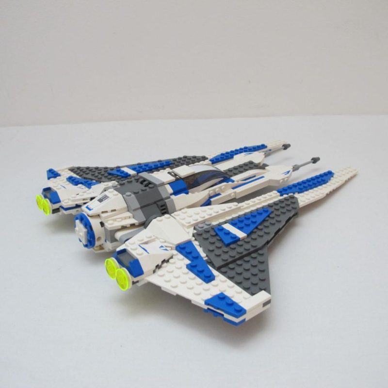 Pre Vizsla's Mandalorian Fighter. Complete with instructions and box - Image 2